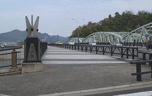 犬山橋の袂