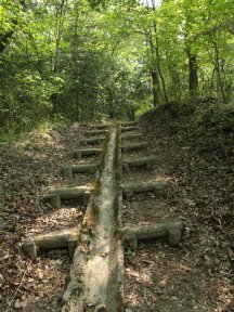 排水溝のある階段