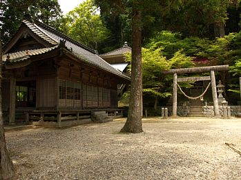 平勝寺境内