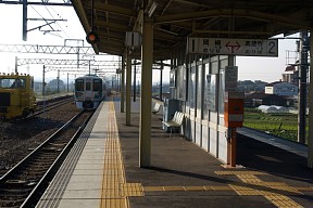 四郷駅のホーム