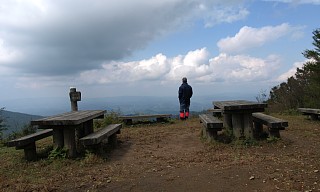 山頂から見晴らす