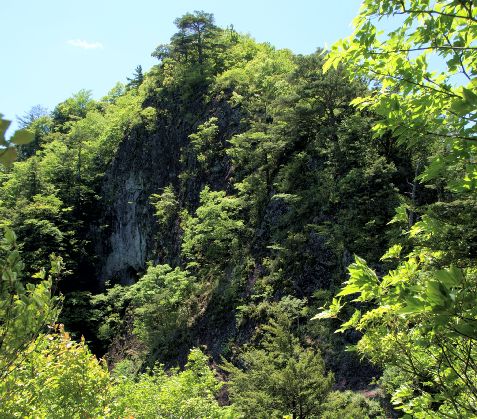 岩古谷山の絶壁