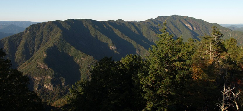 棚山高原と宇連山