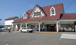 西鹿島駅舎