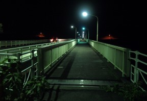 富栄橋の歩道