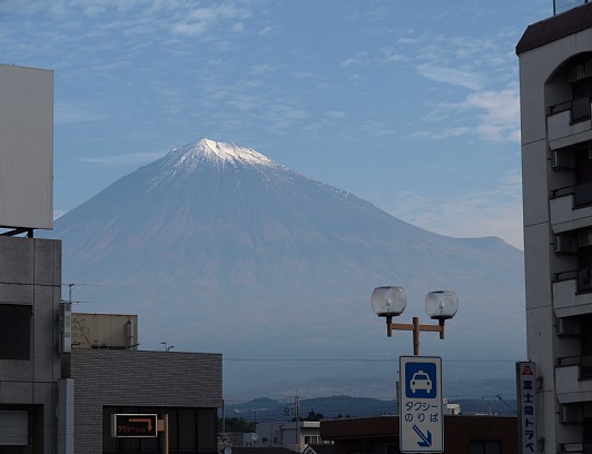 富士宮駅前からの富士