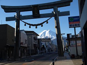 金鳥居と富士