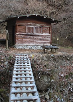 一軒屋避難小屋