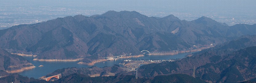 仏果山と宮ヶ瀬湖