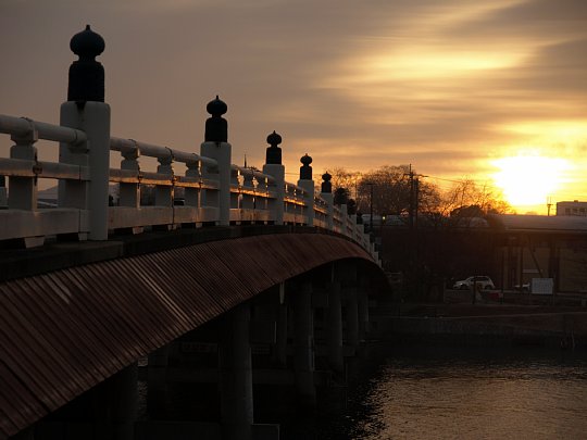 朝日と唐橋