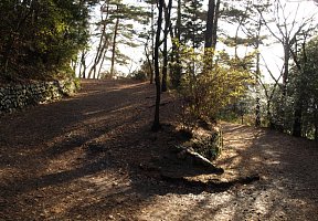 仏徳山を下る