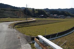 和束川を渡る