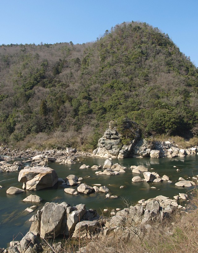 石積みの木津川