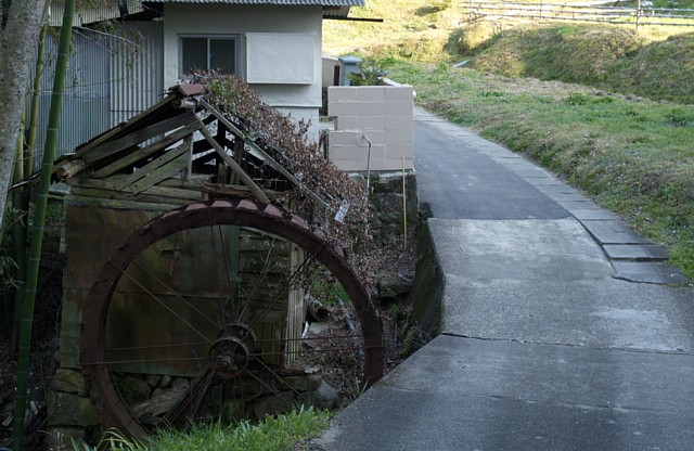 壊れた水車