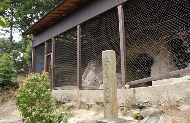 春日山石窟仏