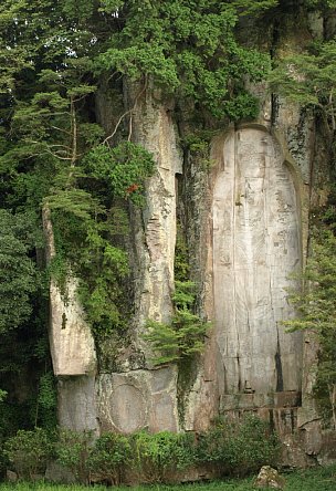 大野寺磨岩仏