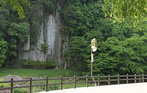 大野寺磨岩仏