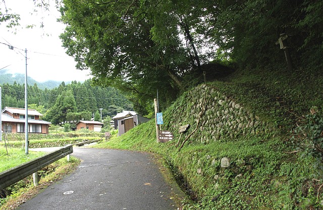 山道入口