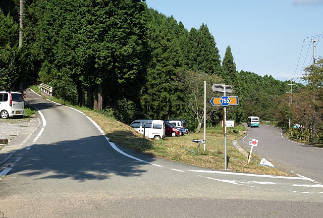 県道755号へ