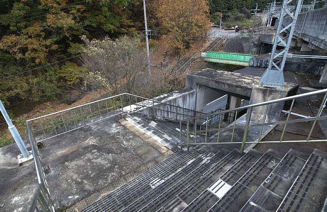 西青山駅