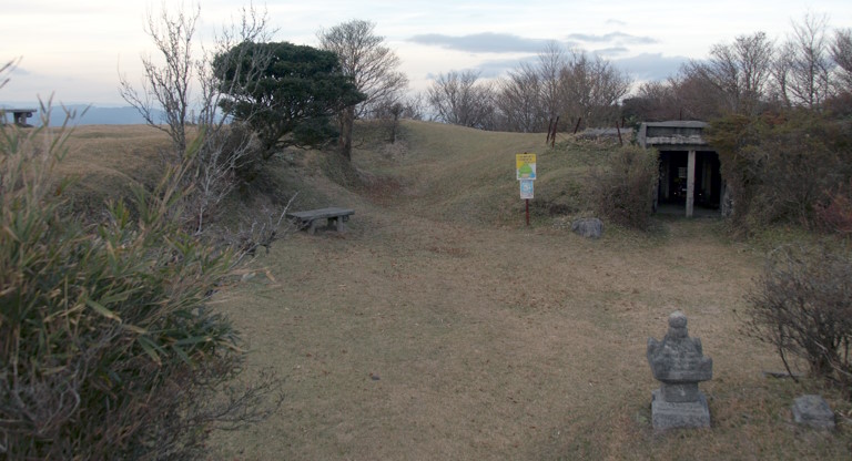 霊山山頂遺跡