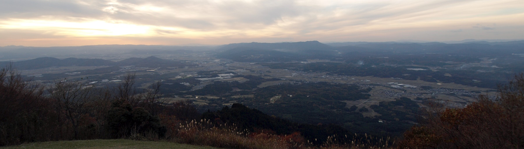 霊山山頂から西方