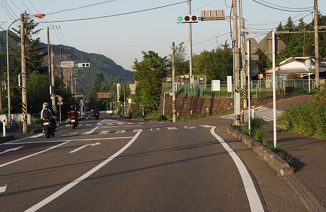 青野原西野々交差点