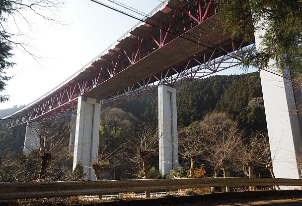 見返す中央自動車道