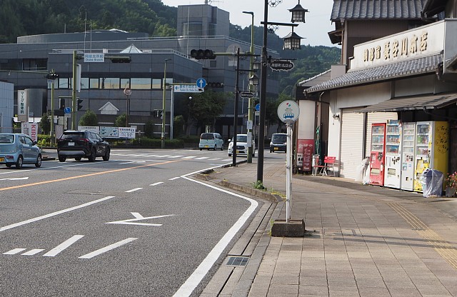 岡部支所前バス停