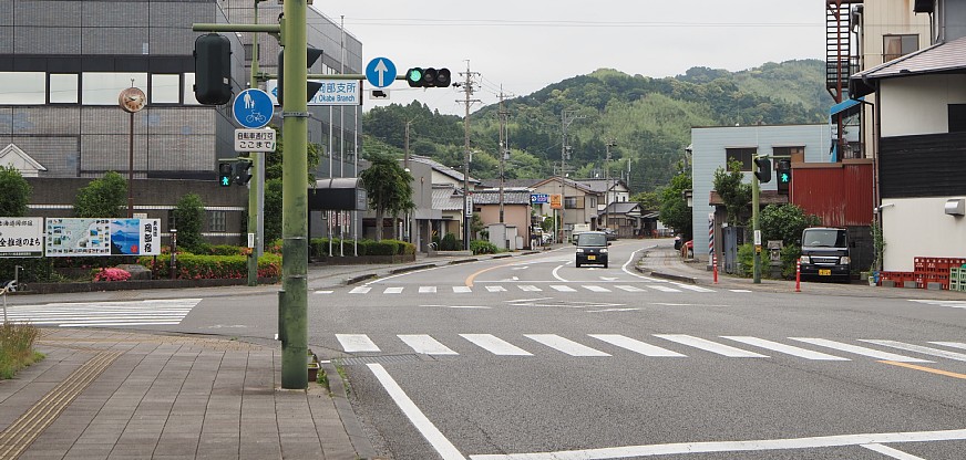 岡部支所前交差点