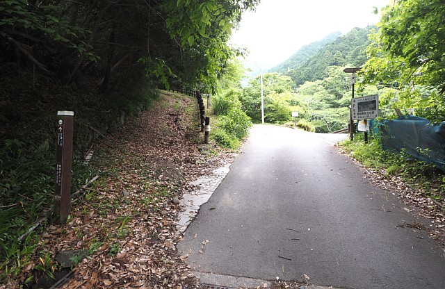旧東海道岡部側入口