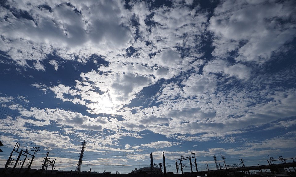 雲の多い今日の空