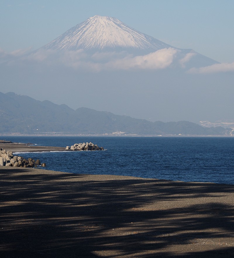 駿河湾越しの富士山