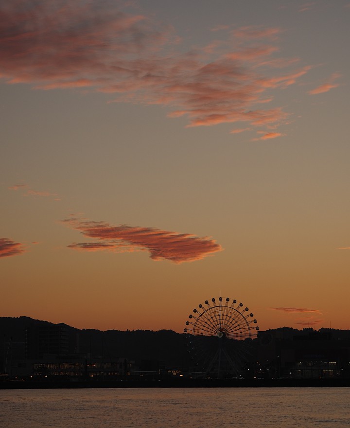 夕雲と観覧車