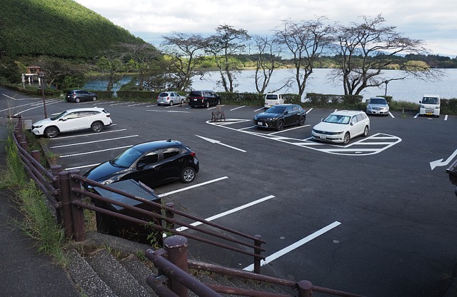 湖畔広場駐車場