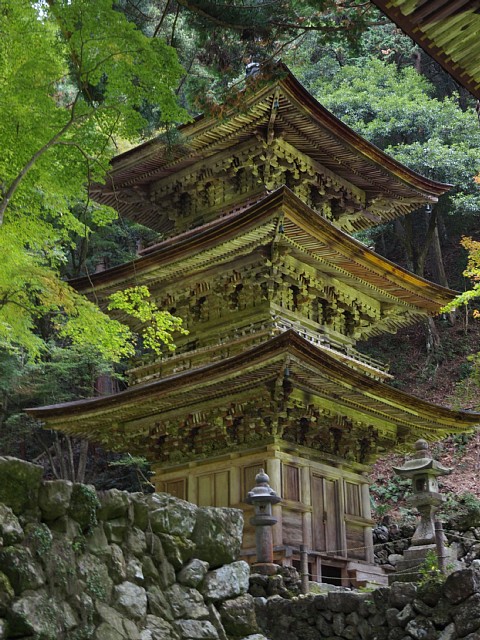 横蔵寺三重塔