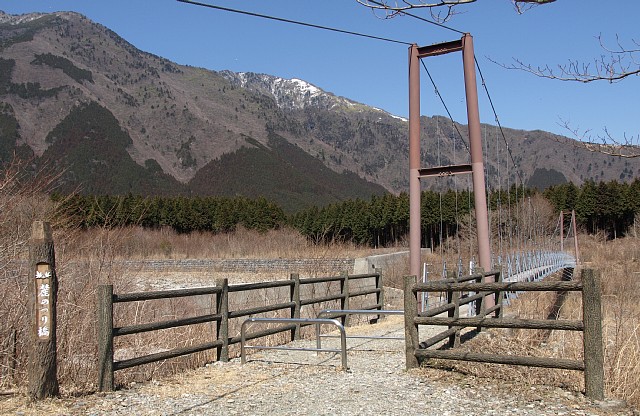 麓の吊橋