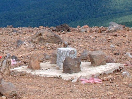 吾妻山一等三角点