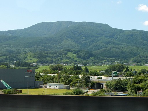 東北新幹線より半田山