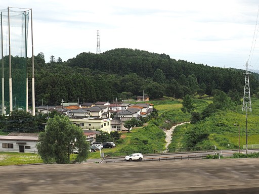 東北新幹線より稲荷山