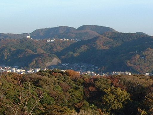 披露山公園より二子山