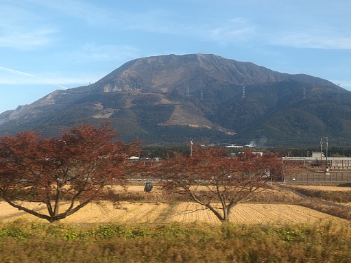 新幹線の車窓より伊吹山