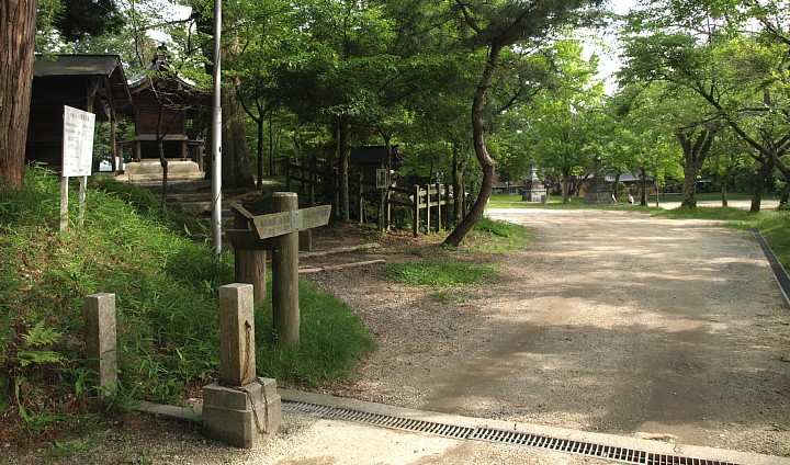 八王子神社境内